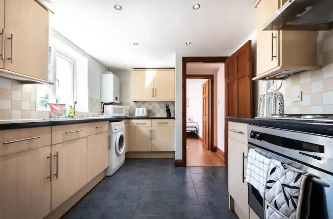 Metropolitan - 2 Bed, Private Parking Apartment, Great Commercial Home From Home Stay! Southampton Holiday home